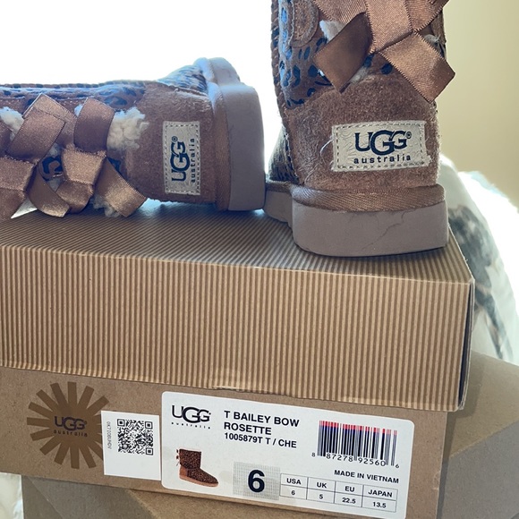 Uggs - cheetah print - Picture 4 of 4